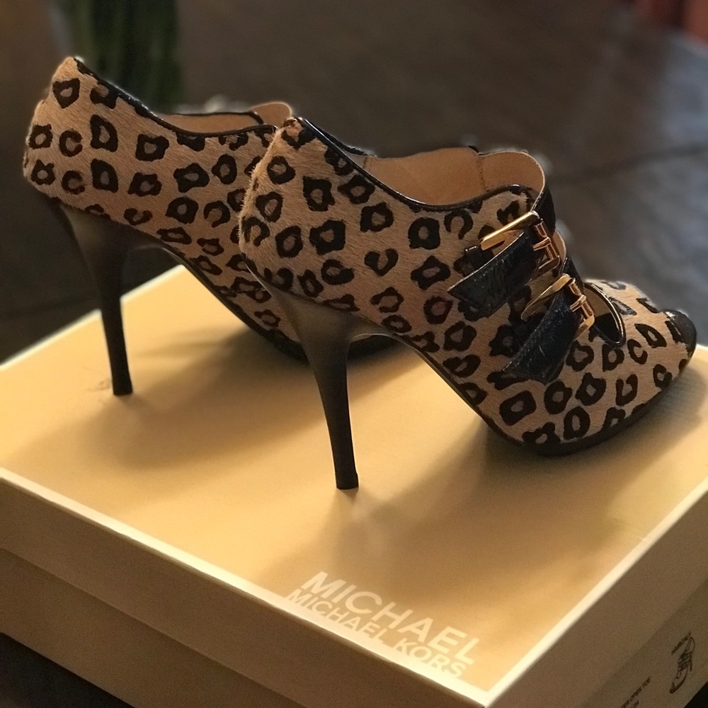 Michael Kors Webster open toe pump